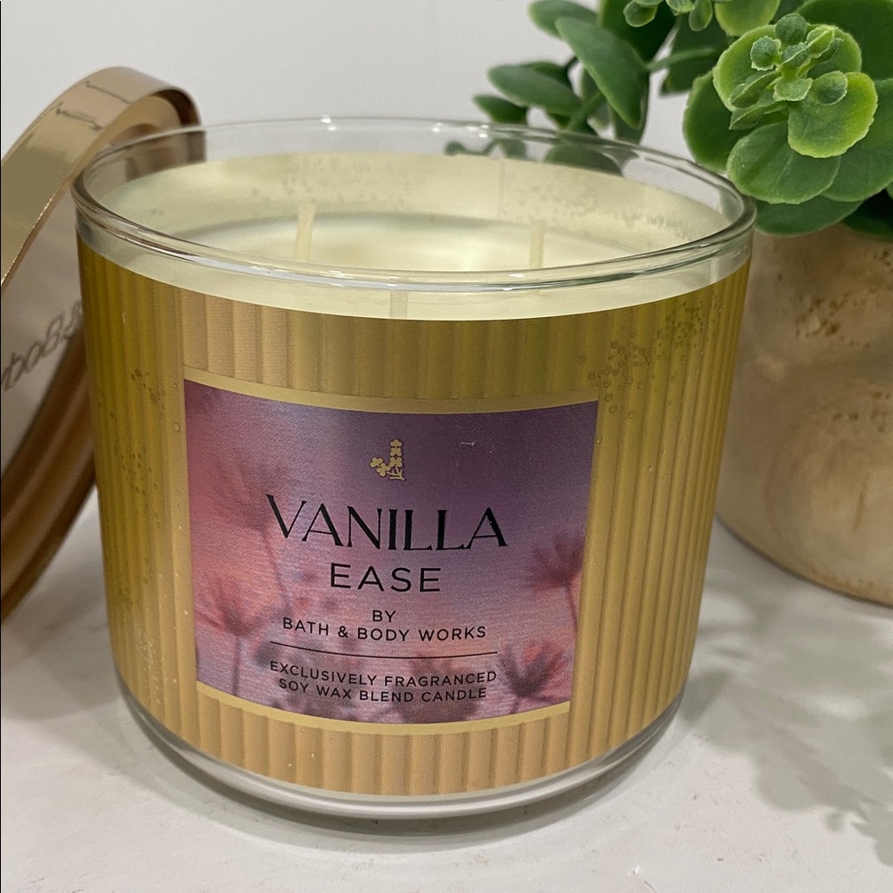 Bath & Body Works “Vanilla Ease” New 3 Wick Candle